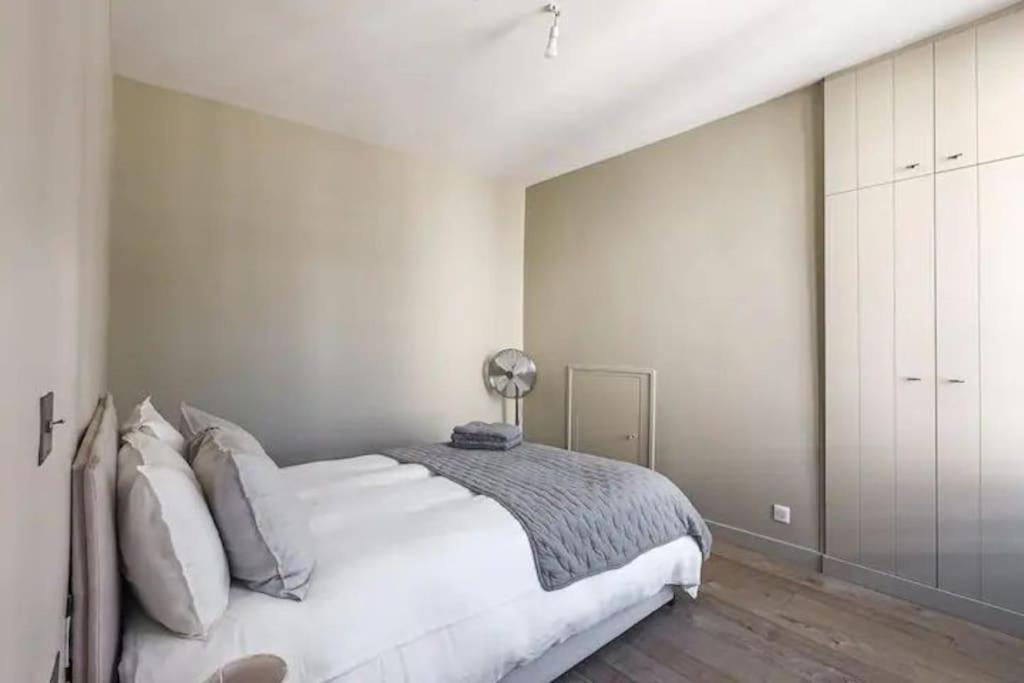 Elegant In The Heart Of The Marais 60m2 * Parijs
